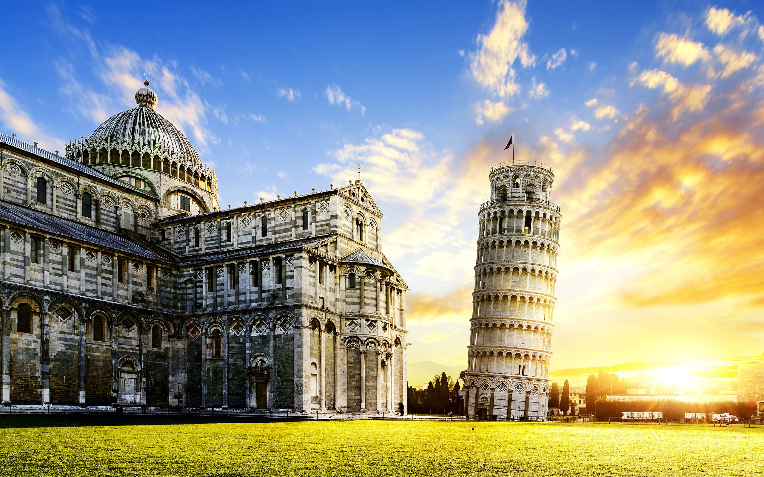 Leaning Tower of Pisa in Italy Desktop Wallpapers