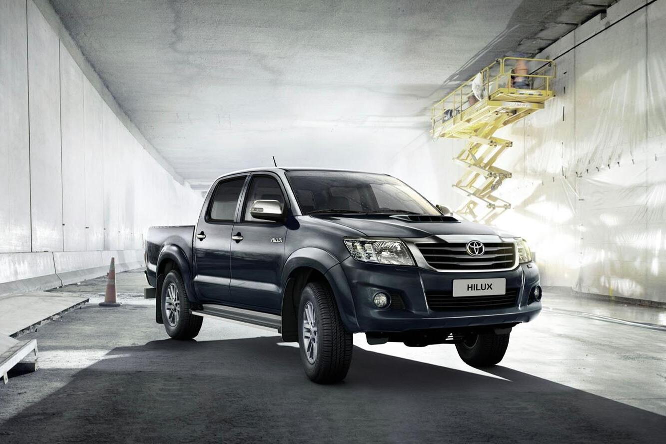 TOYOTA HILUX SPORT CAR WALLPAPER