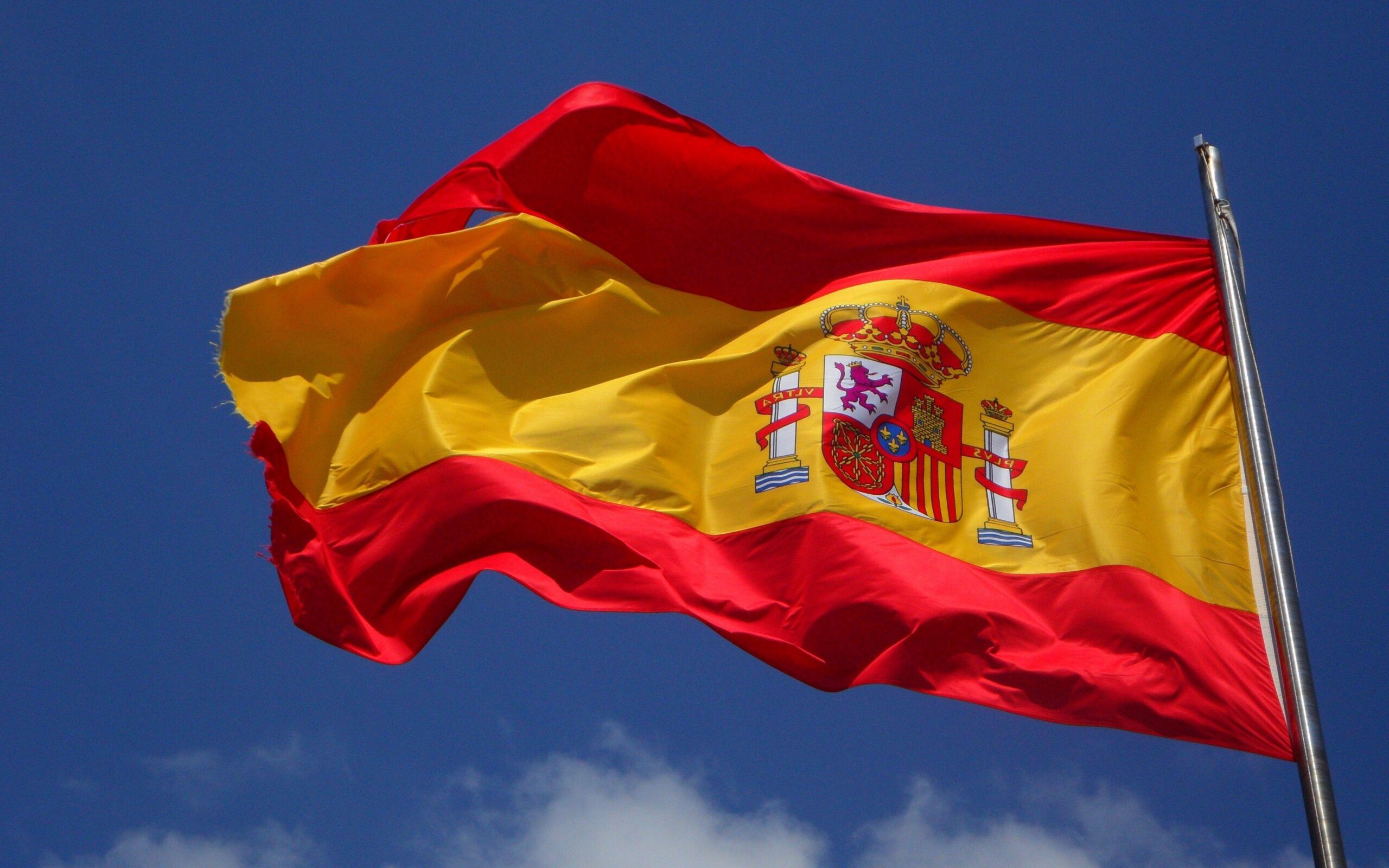 Download wallpapers spain, flag, flutter, wind 4k ultra hd