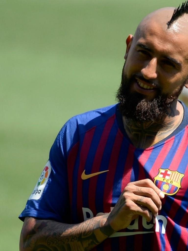 Download Barcelona, Arturo Vidal Wallpapers for Apple iPad