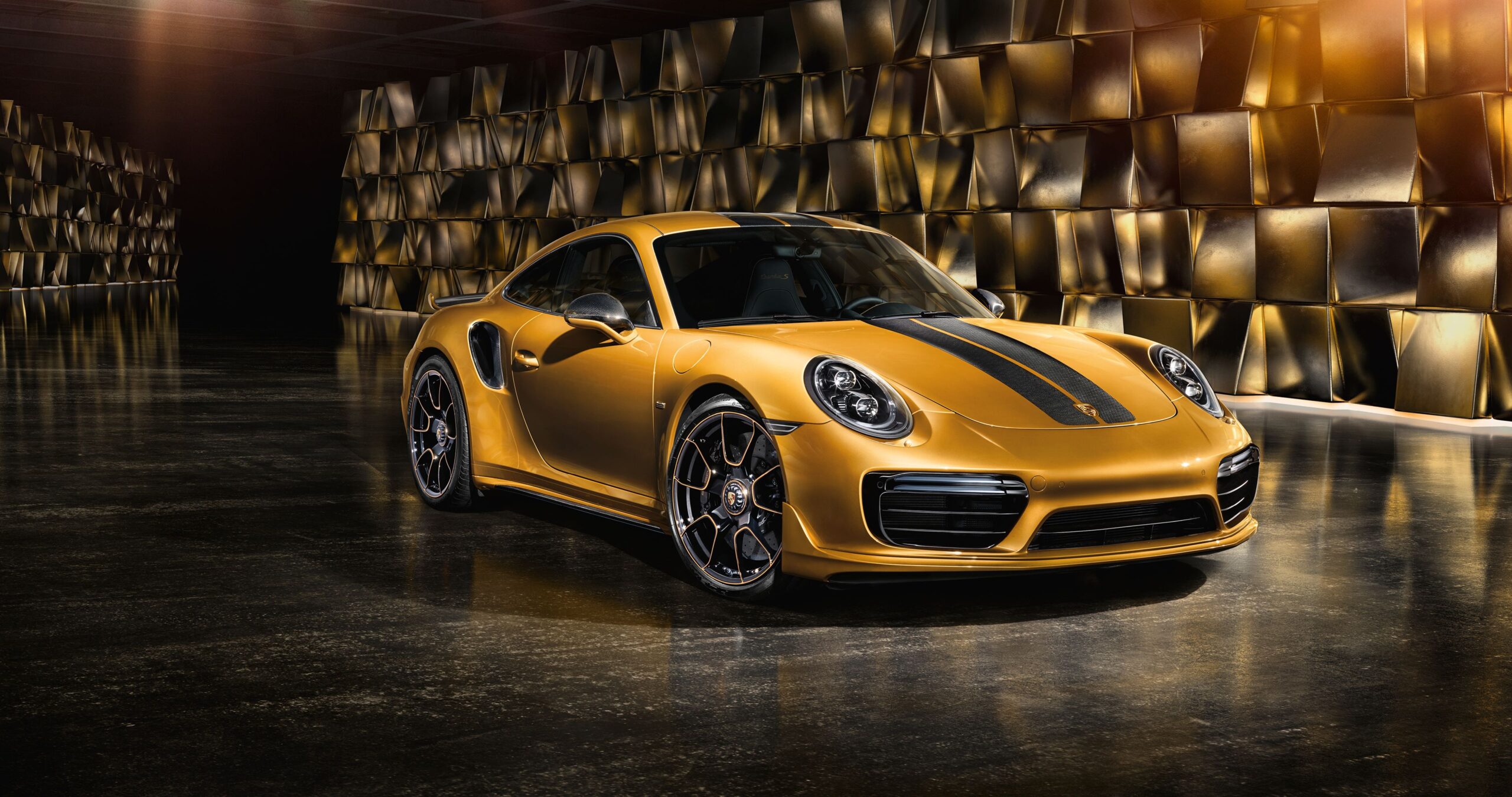 Download 14 Porsche 911 Turbo S Wallpapers