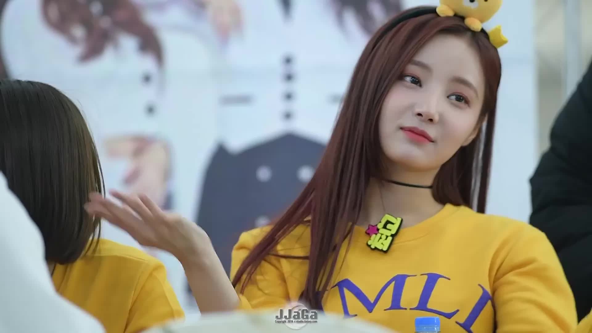 ▷ Yeonwoo GIF by coisher