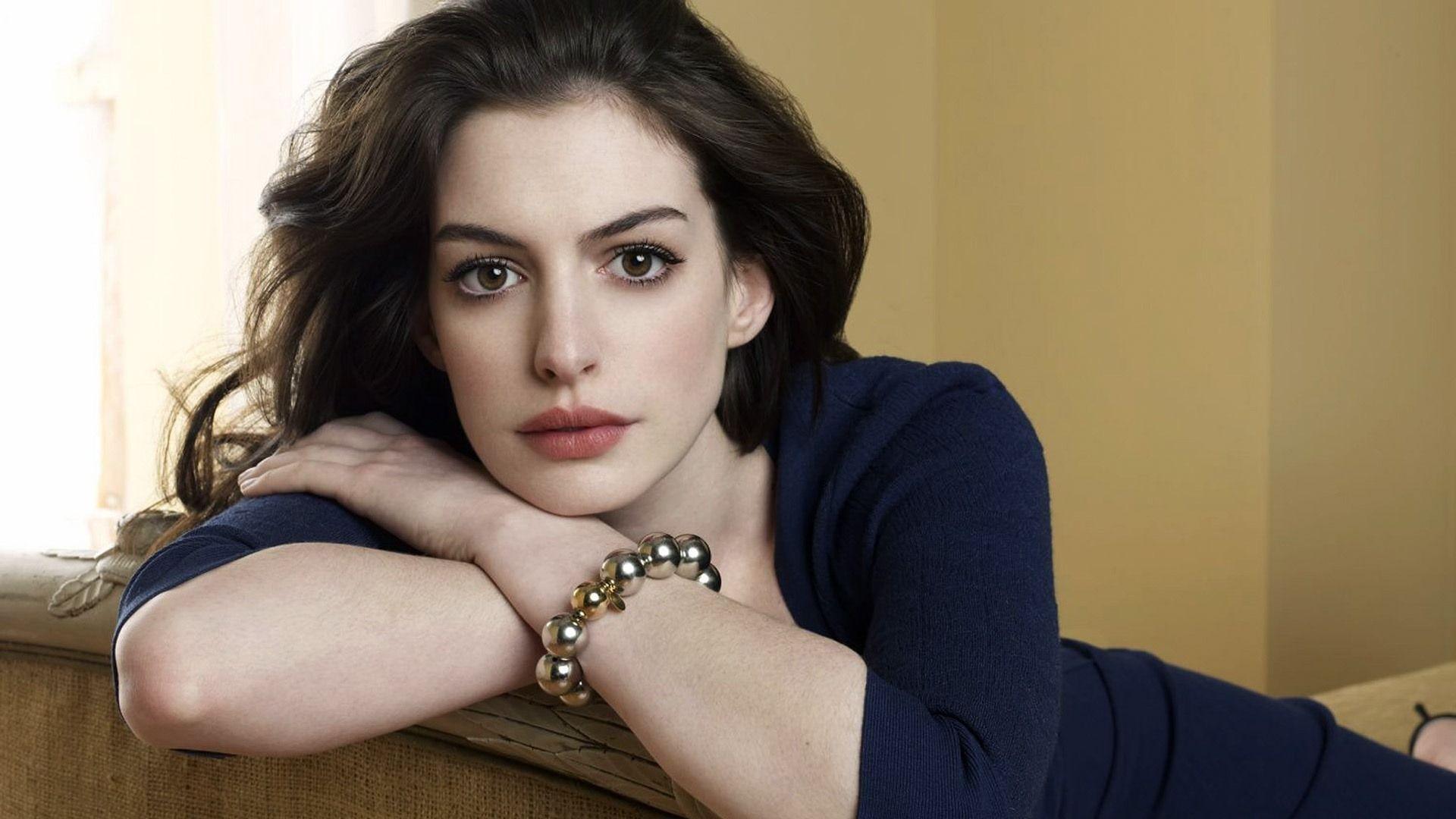 Anne Hathaway Pictures 2 HD Image Wallpapers