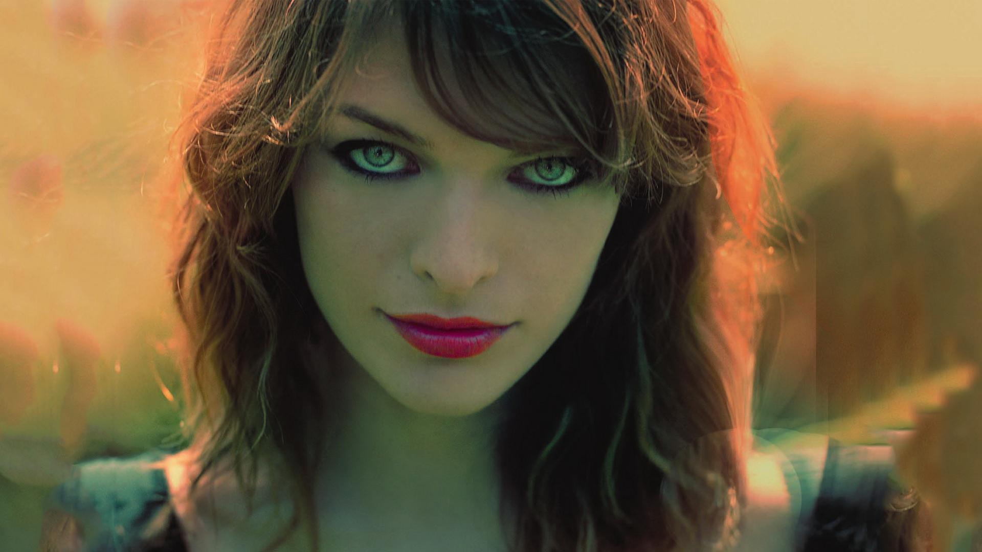 Milla Jovovich Wallpapers #