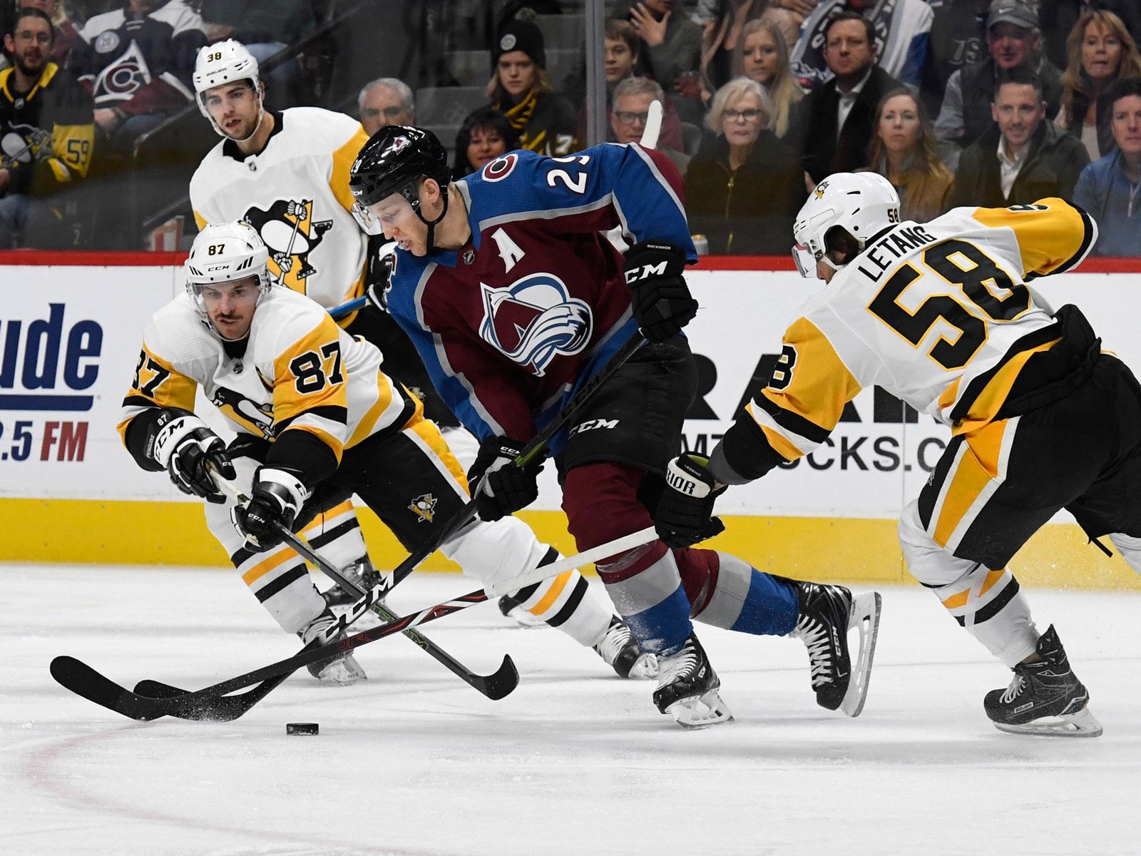 Sidney Crosby, Nathan MacKinnon shine in Avalanche