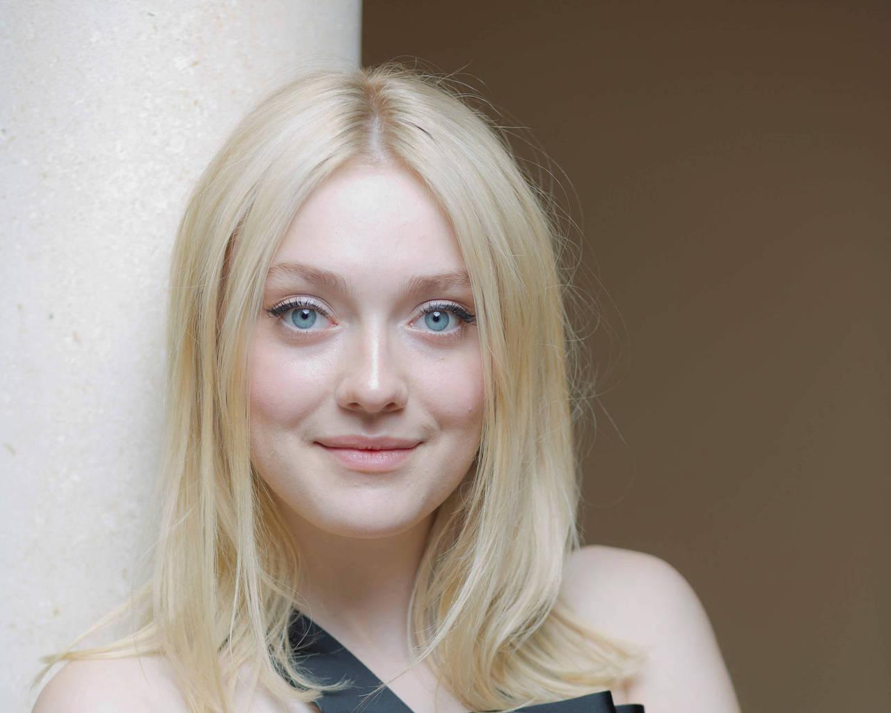 px » Dakota Fanning Wallpapers