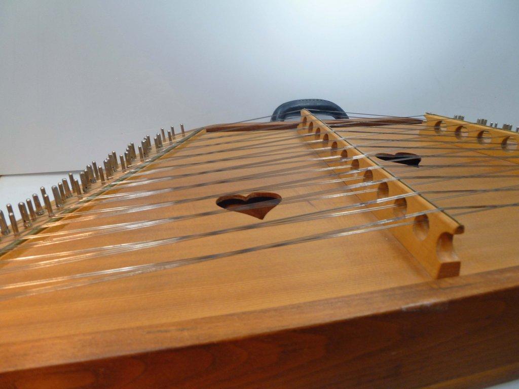 Hammered Dulcimer Used – d’Aigle Autoharps Marketplace