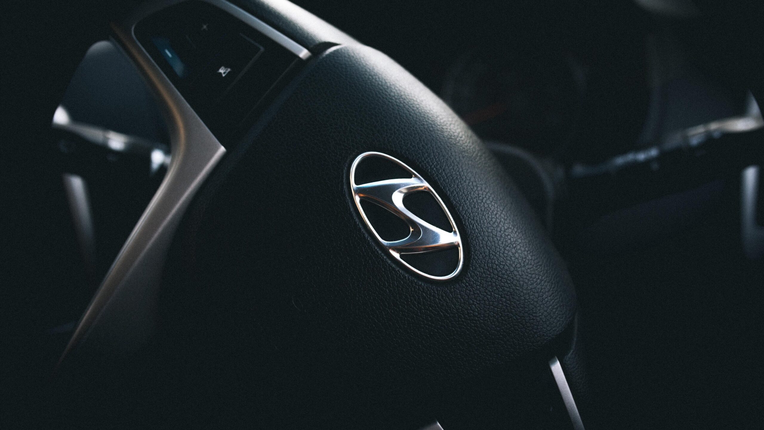 Download wallpapers hyundai, steering wheel, logo 4k uhd 16