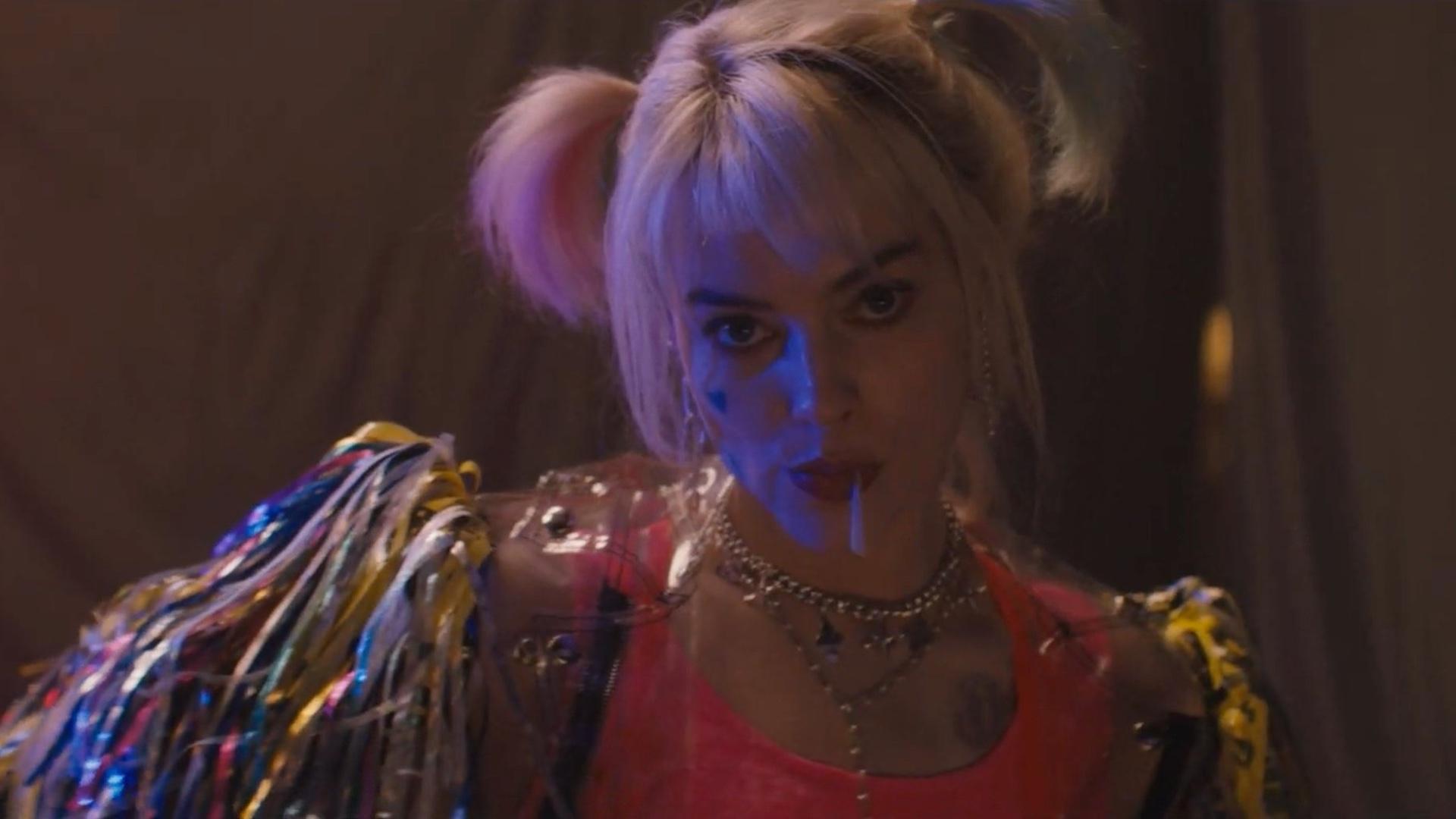 Harley Quinn and The Joker Break Up in New BIRDS OF PREY Set