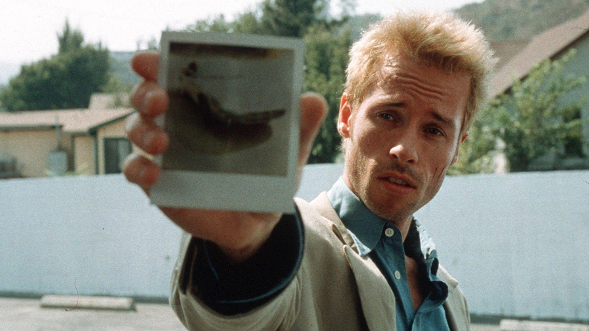 Movies memento guy pearce movie stills wallpapers