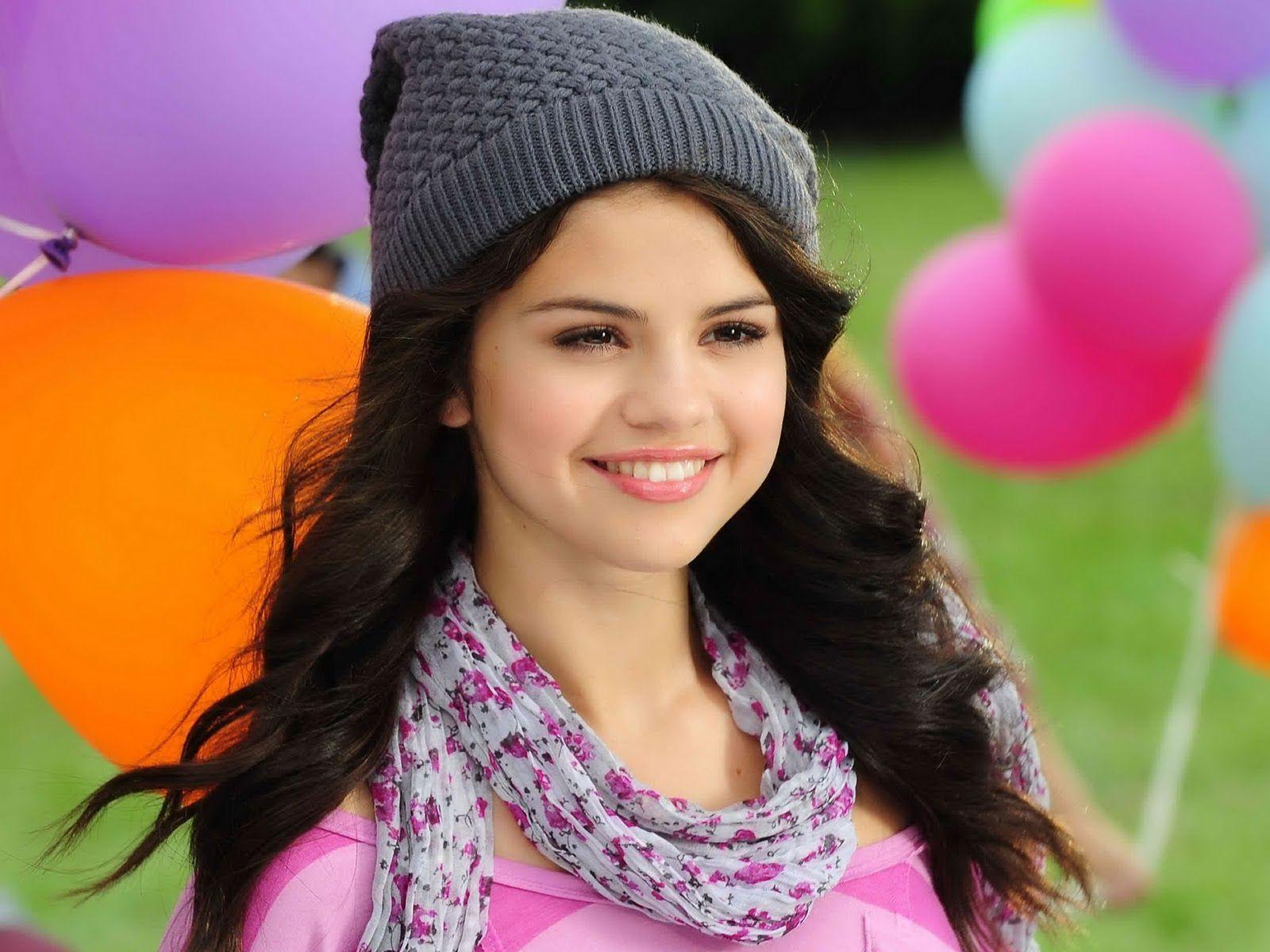 Selena Gomez Wallpapers