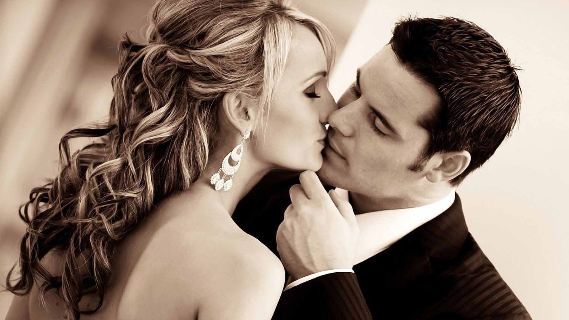 Kissing Couple Wallpapers, Pictures, Image