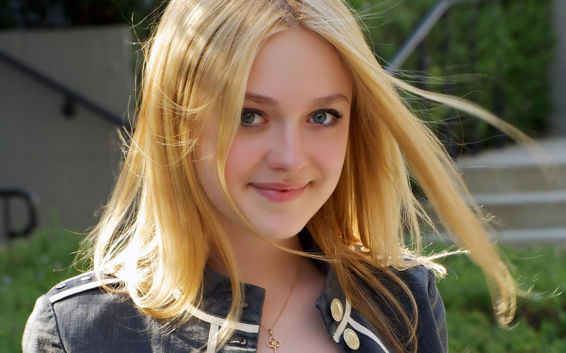 Dakota Fanning free HD wallpapers download