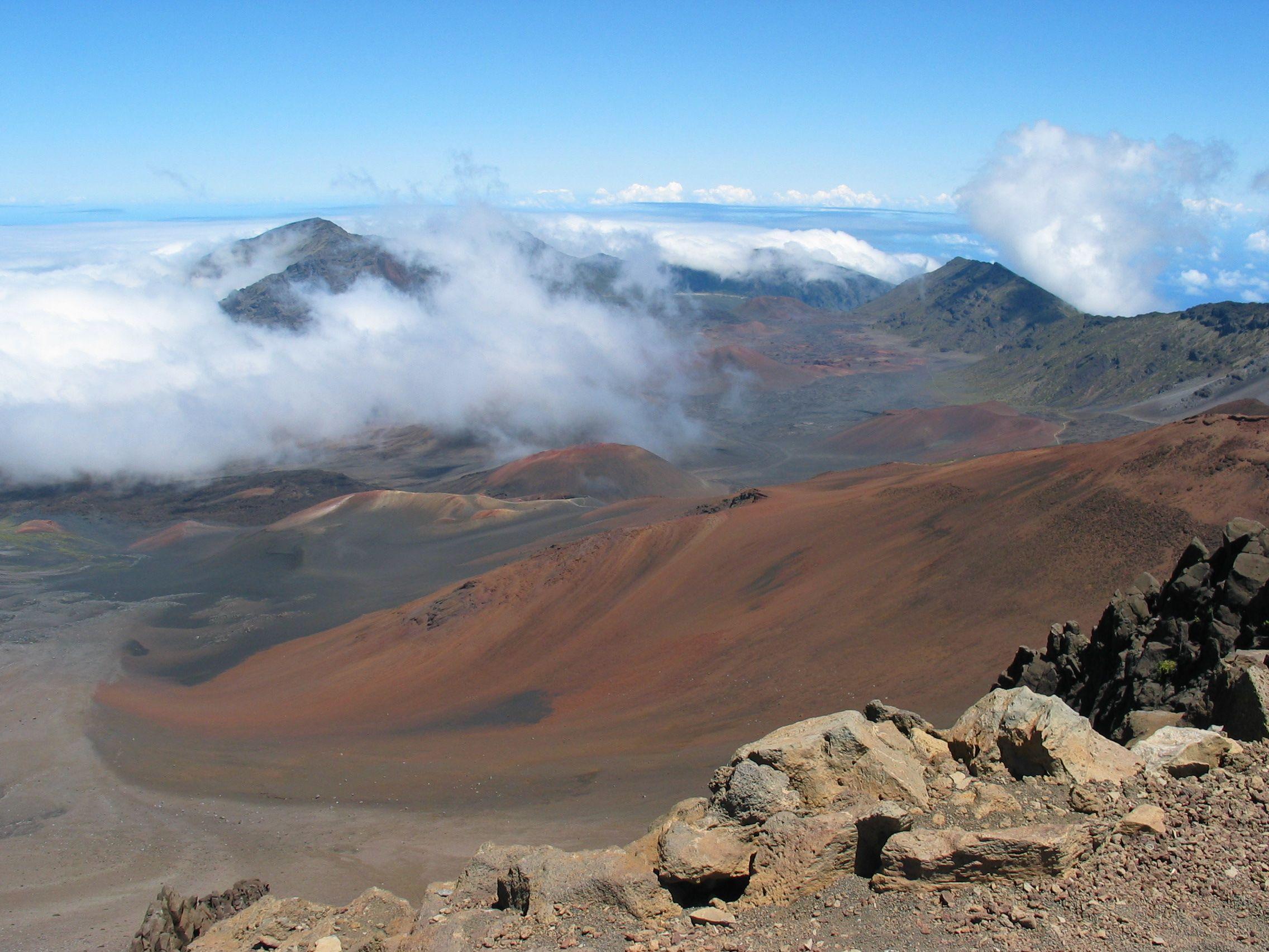 File:Haleakala crater