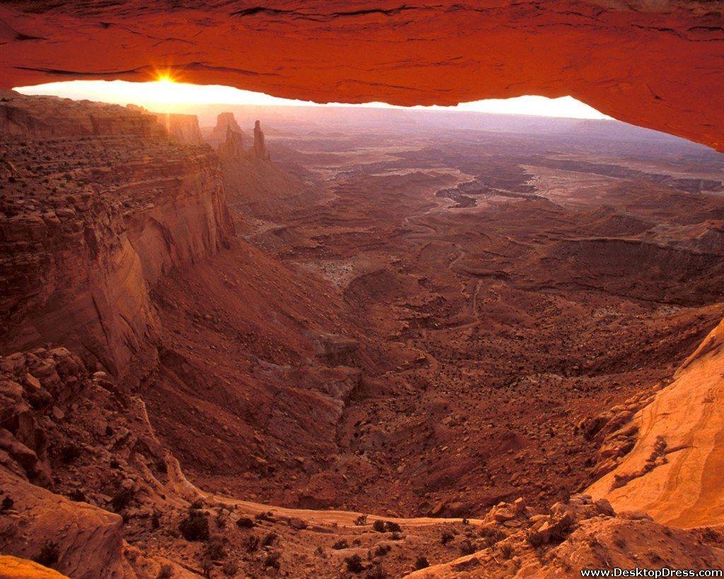 Desktop Wallpapers » Natural Backgrounds » Mesa Arch at Sunrise