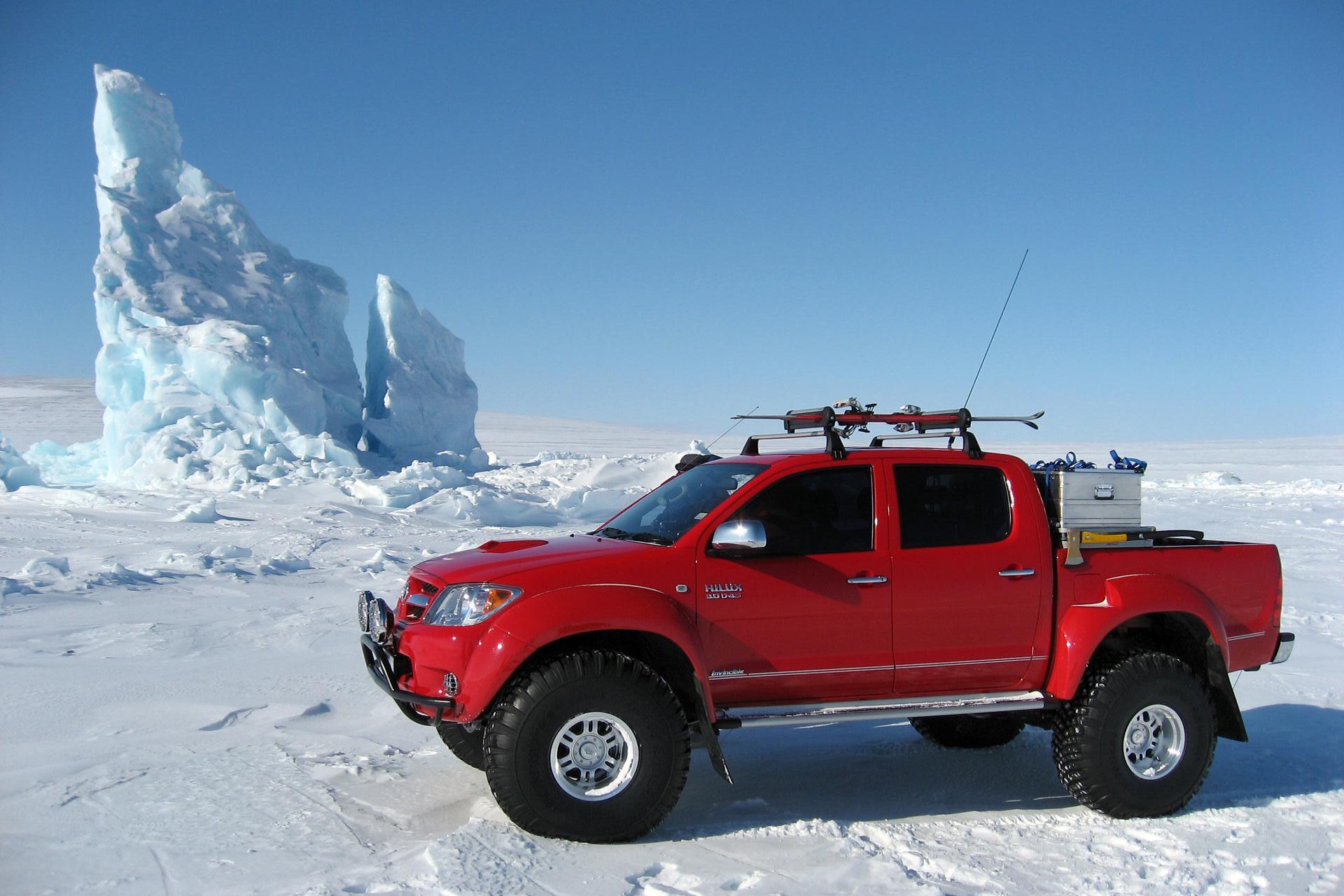 NEW TOYOTA HILUX DESKTOP HD WALLPAPERS