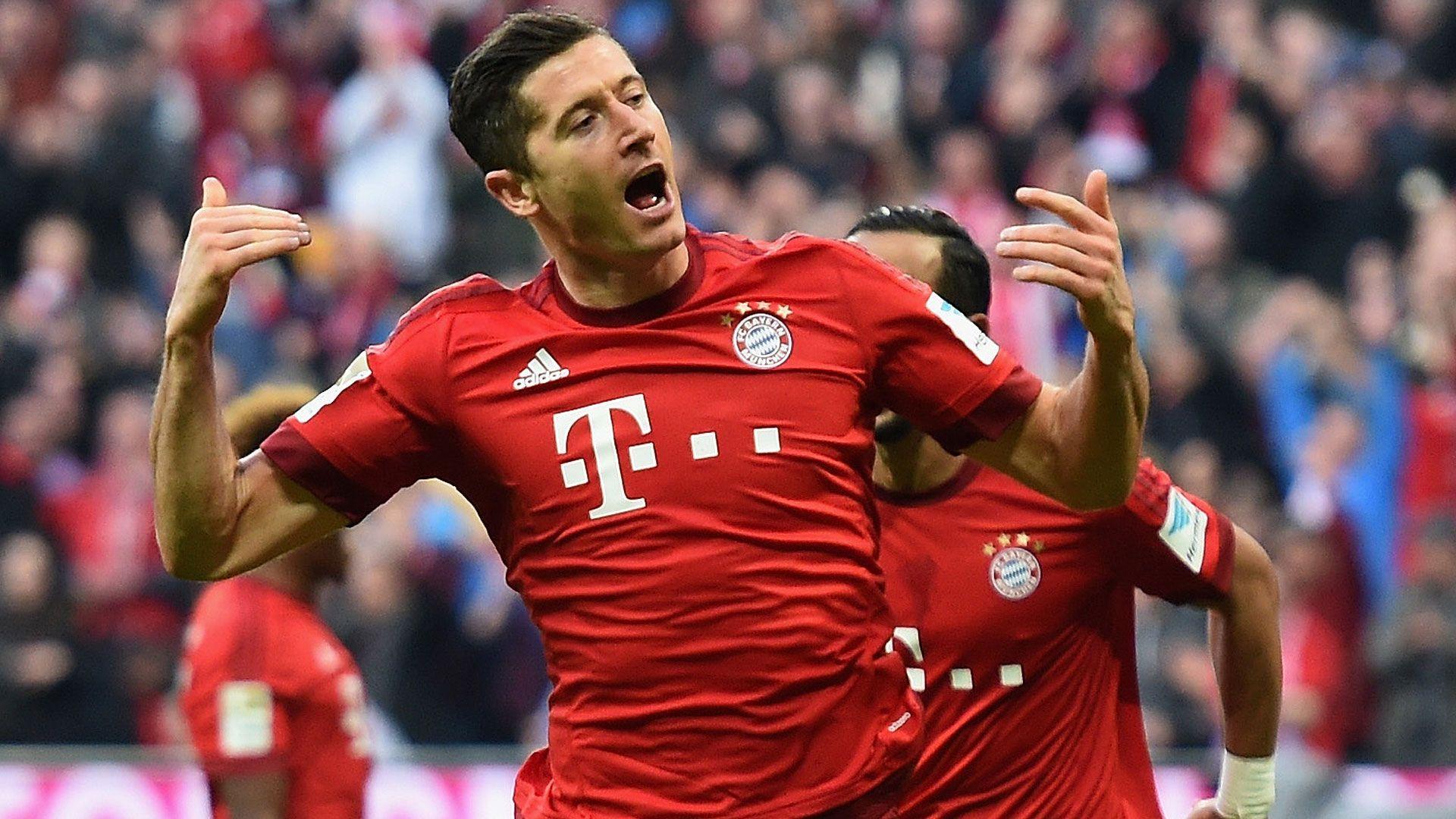 Bayern Munchen Robert Lewandowski In His Beautiful Pose Wallpapers