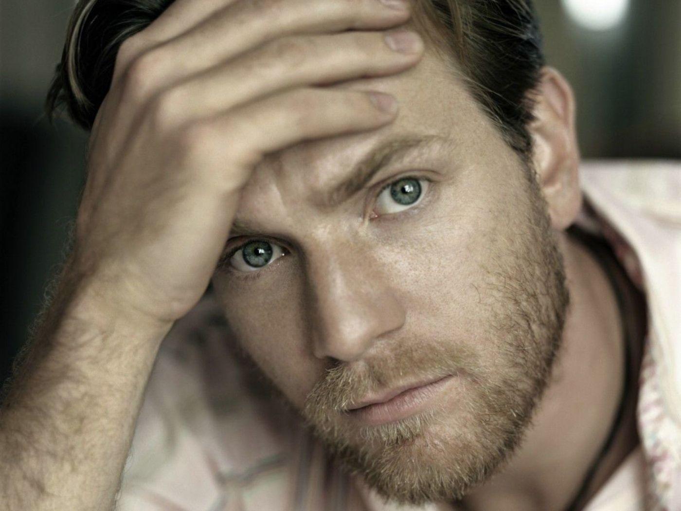 Download Wallpapers Ewan mcgregor, Brunette, Blue