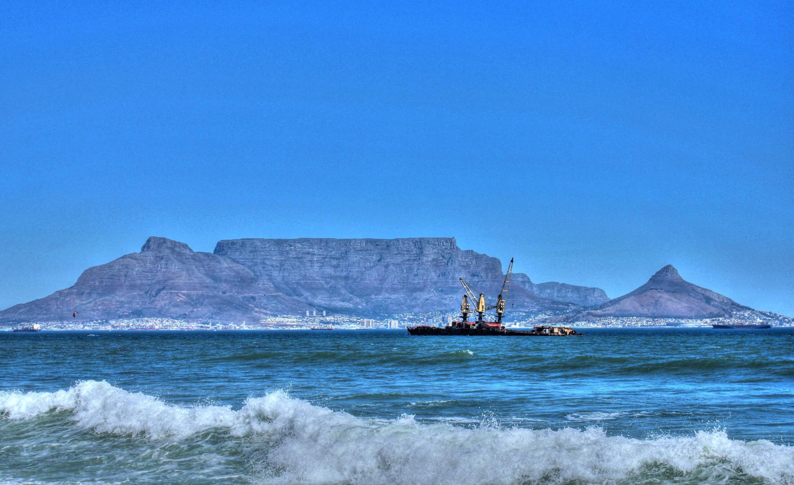 cape town beach and table mountain