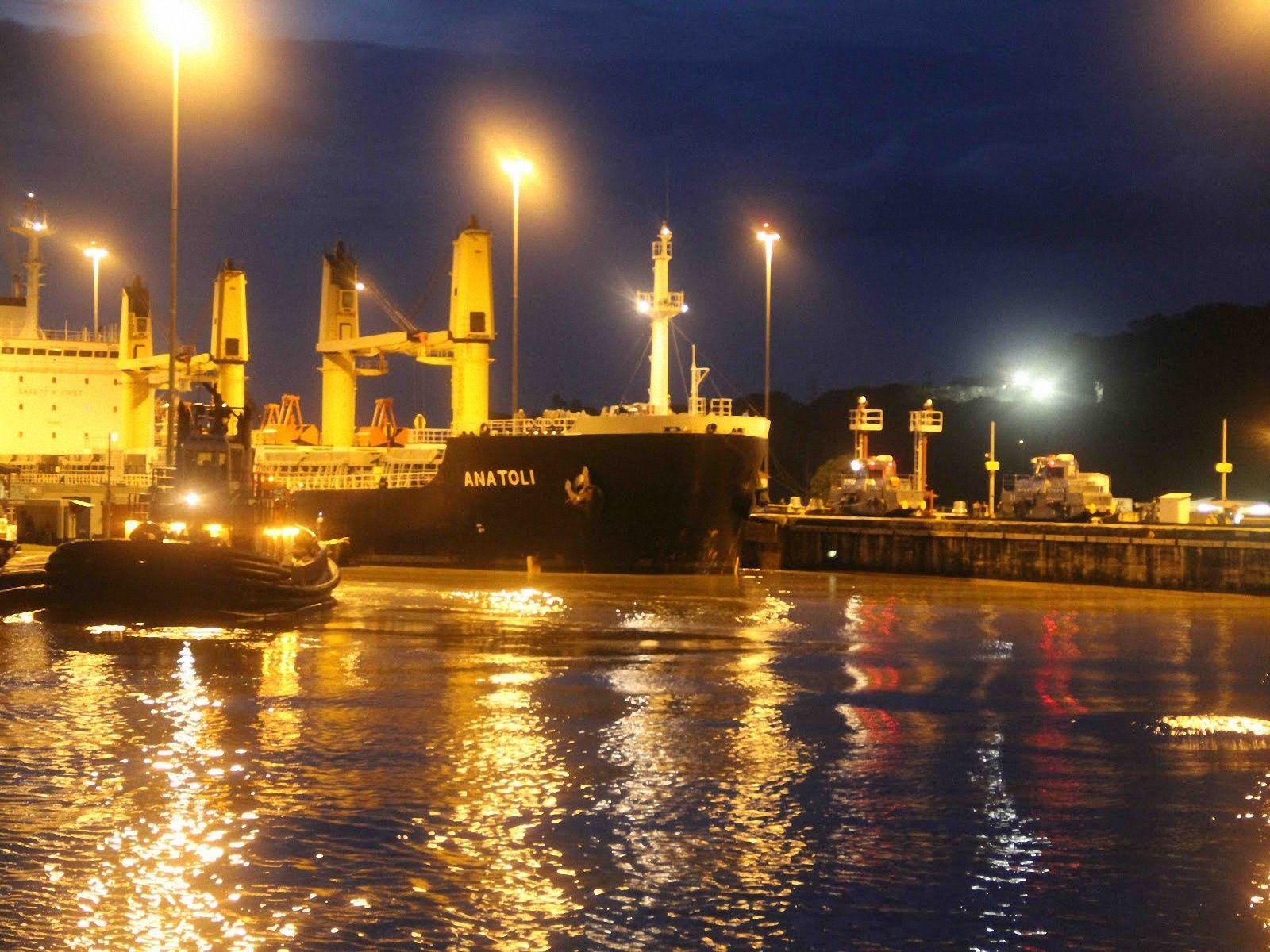 Panama Canal Night wallpapers