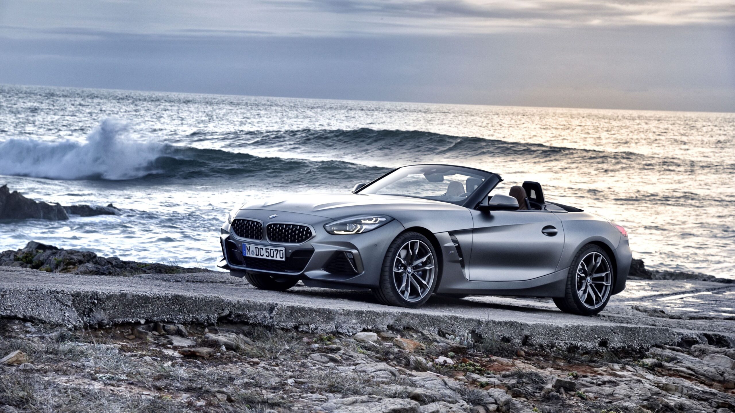 Download your BMW Z4 desktop wallpapers!