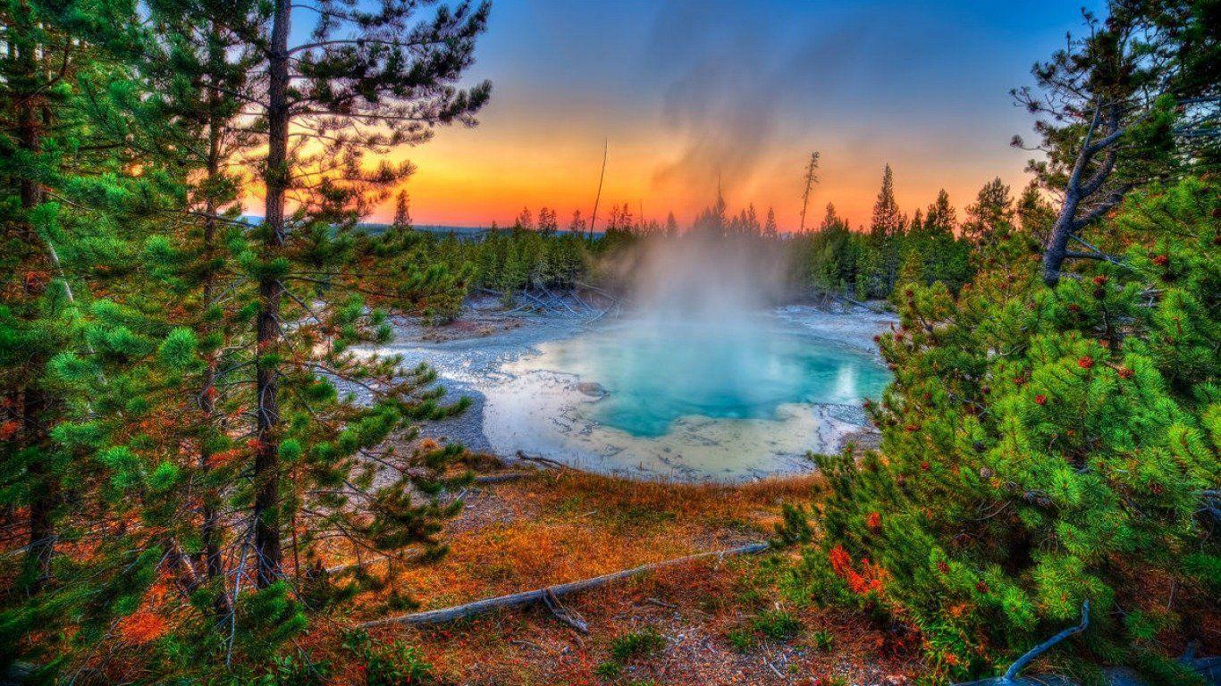 14 Yellowstone National Park HD Wallpapers