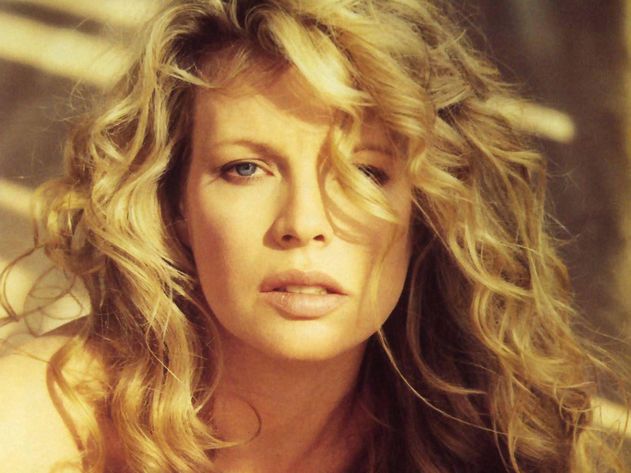 939415 Kim Basinger Wallpapers