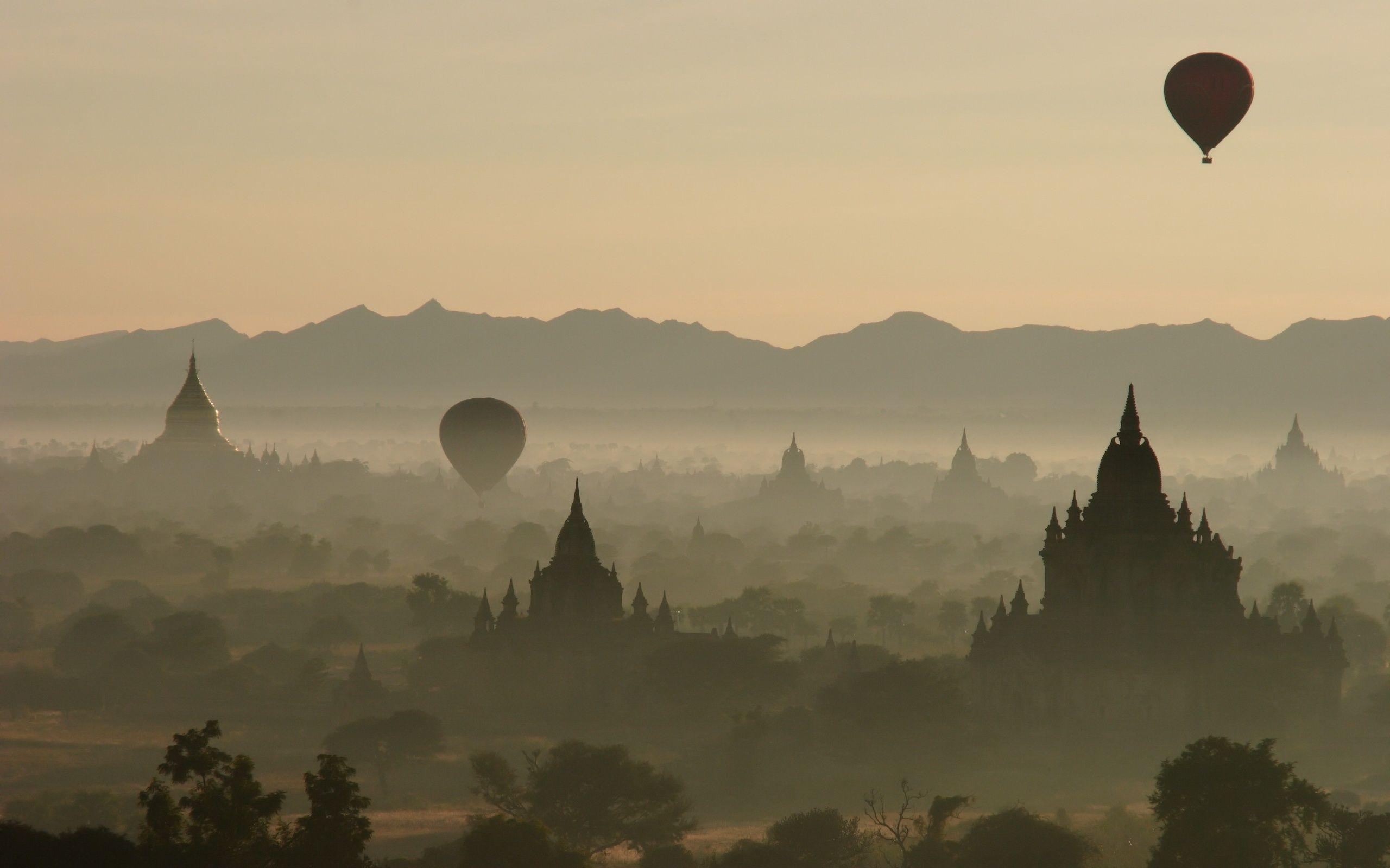 Daily Wallpaper: Baloons over Bagan, Burma