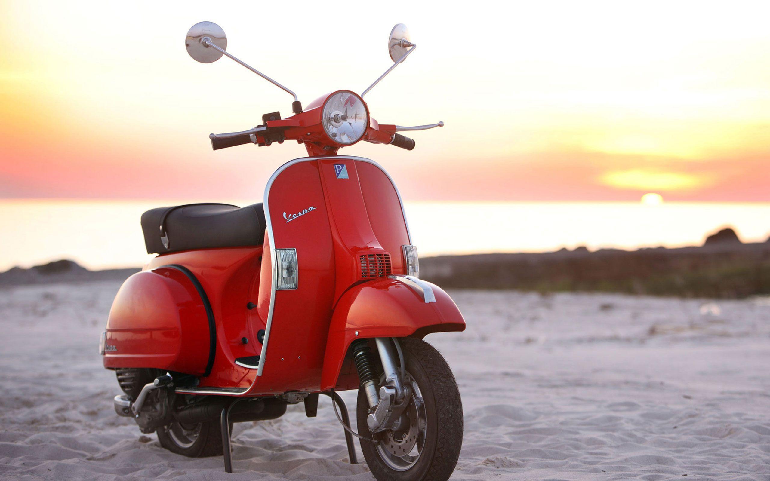 A Vespa PX 125 motorcycles HD Wallpapers