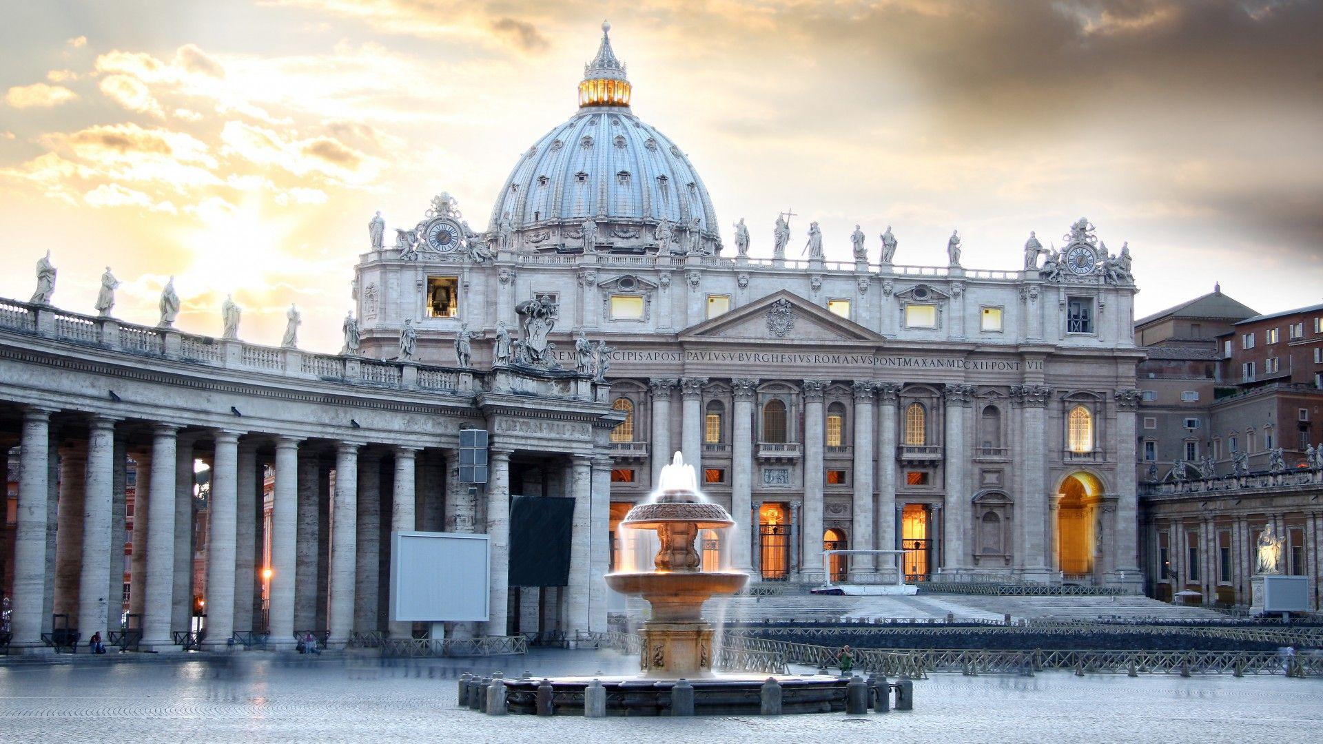 Saint Peter’s Square, Vatican City in Italy Full HD Wallpapers and