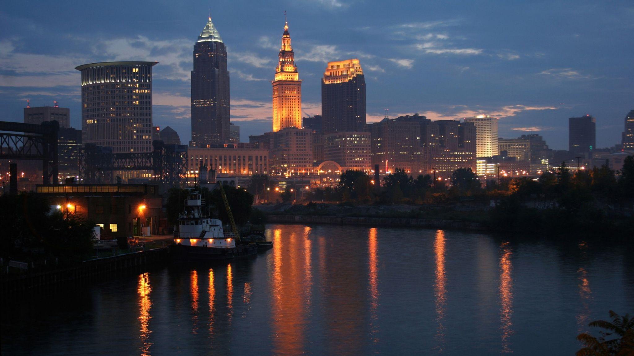 Desktop Wallpapers » Other Backgrounds » By the Tracks Cleveland