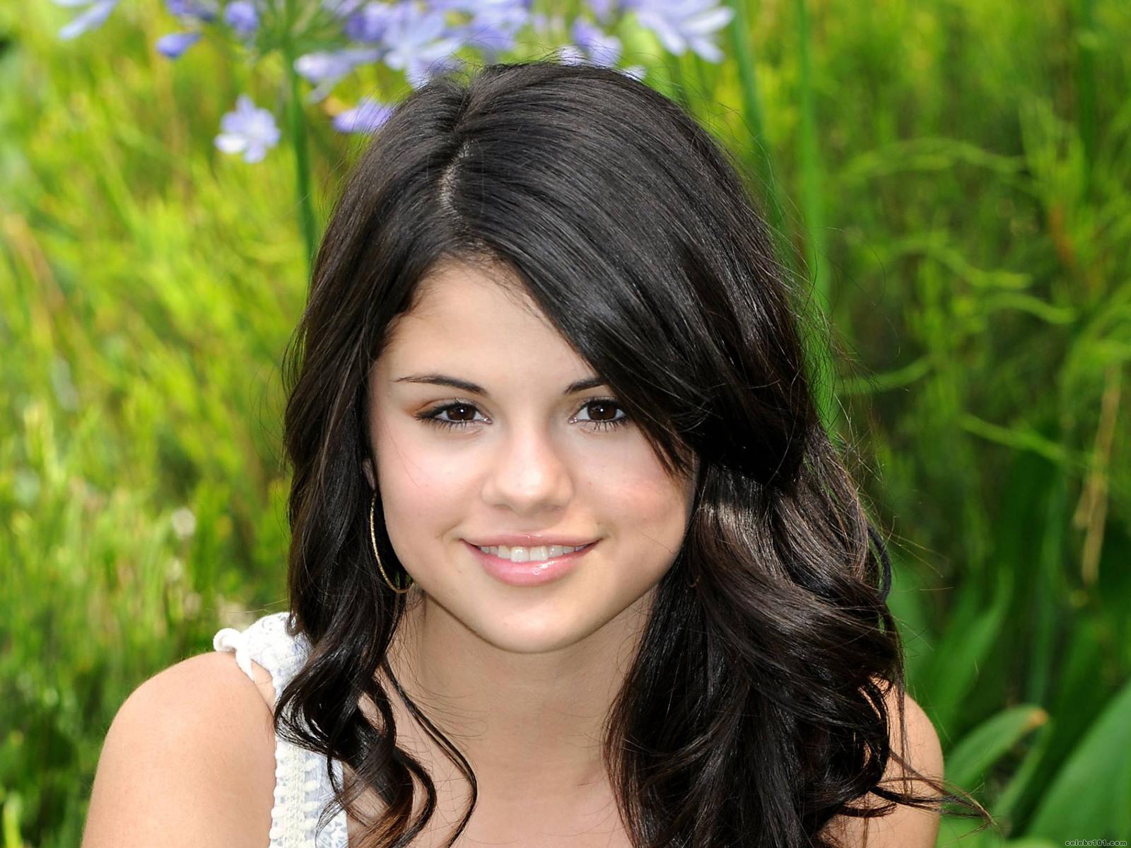 Selena Gomez Desktop Wallpapers