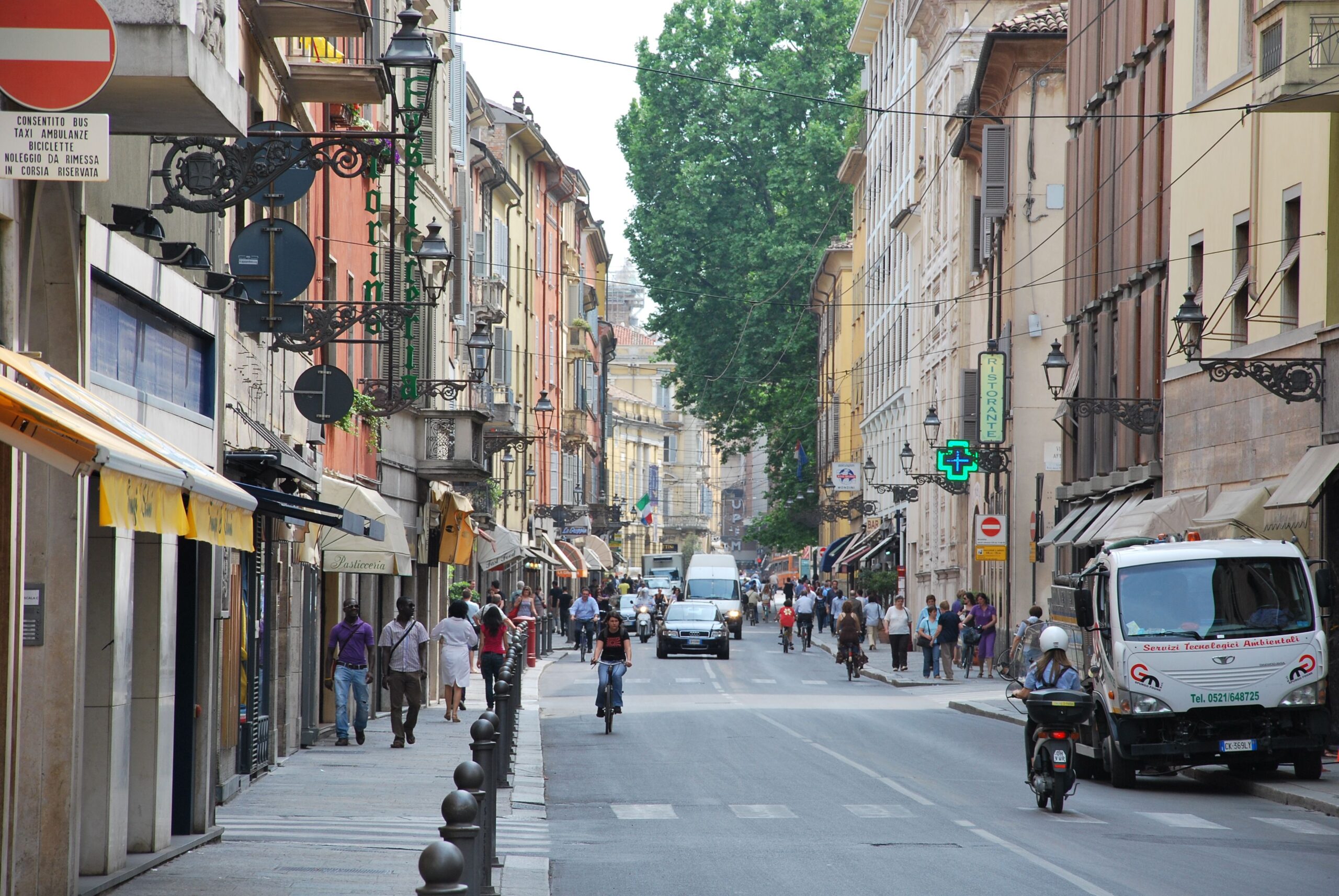 Traffic in Parma, Italy wallpapers and image