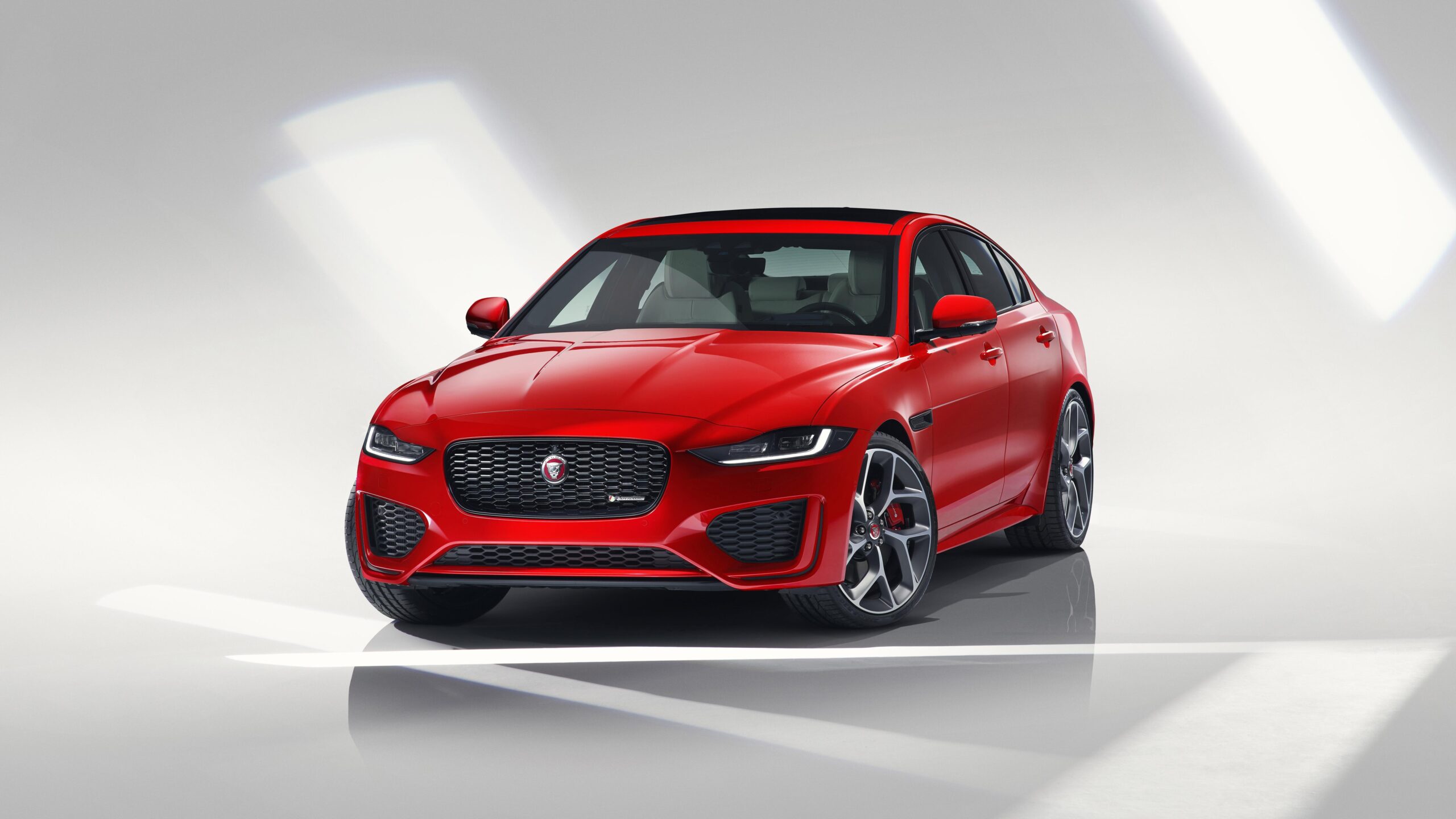 Jaguar XE R