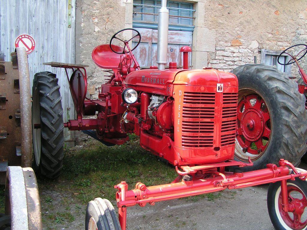 File:McCormick International Farmall tractor