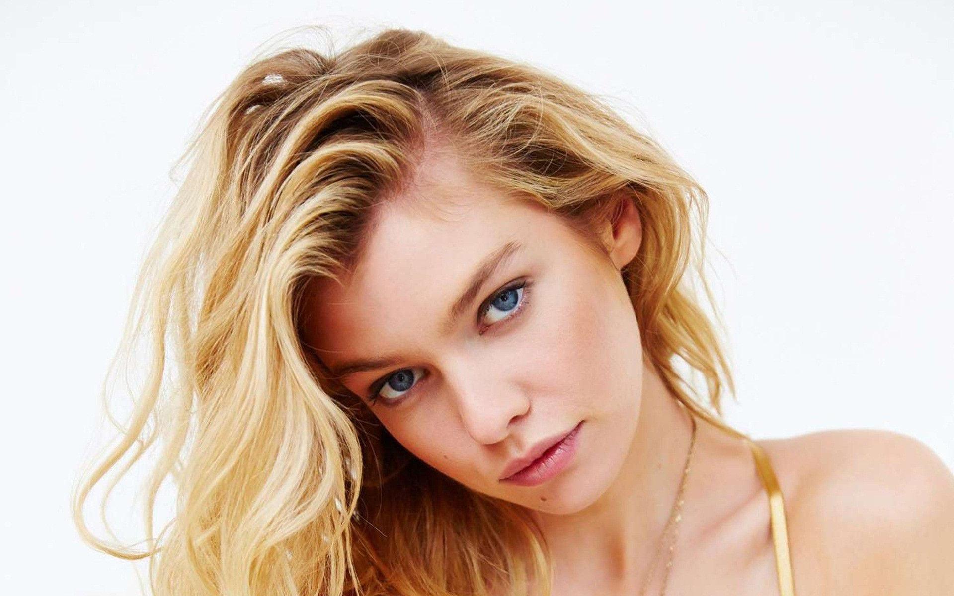 Stella Maxwell Wallpapers 9