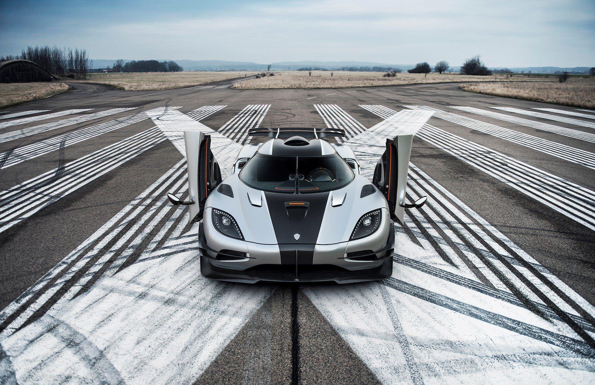 9 Koenigsegg One:1 HD Wallpapers