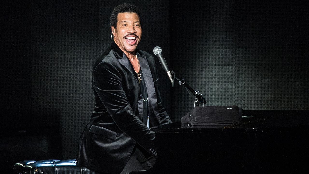 Lionel Richie sets outdoor Minneapolis