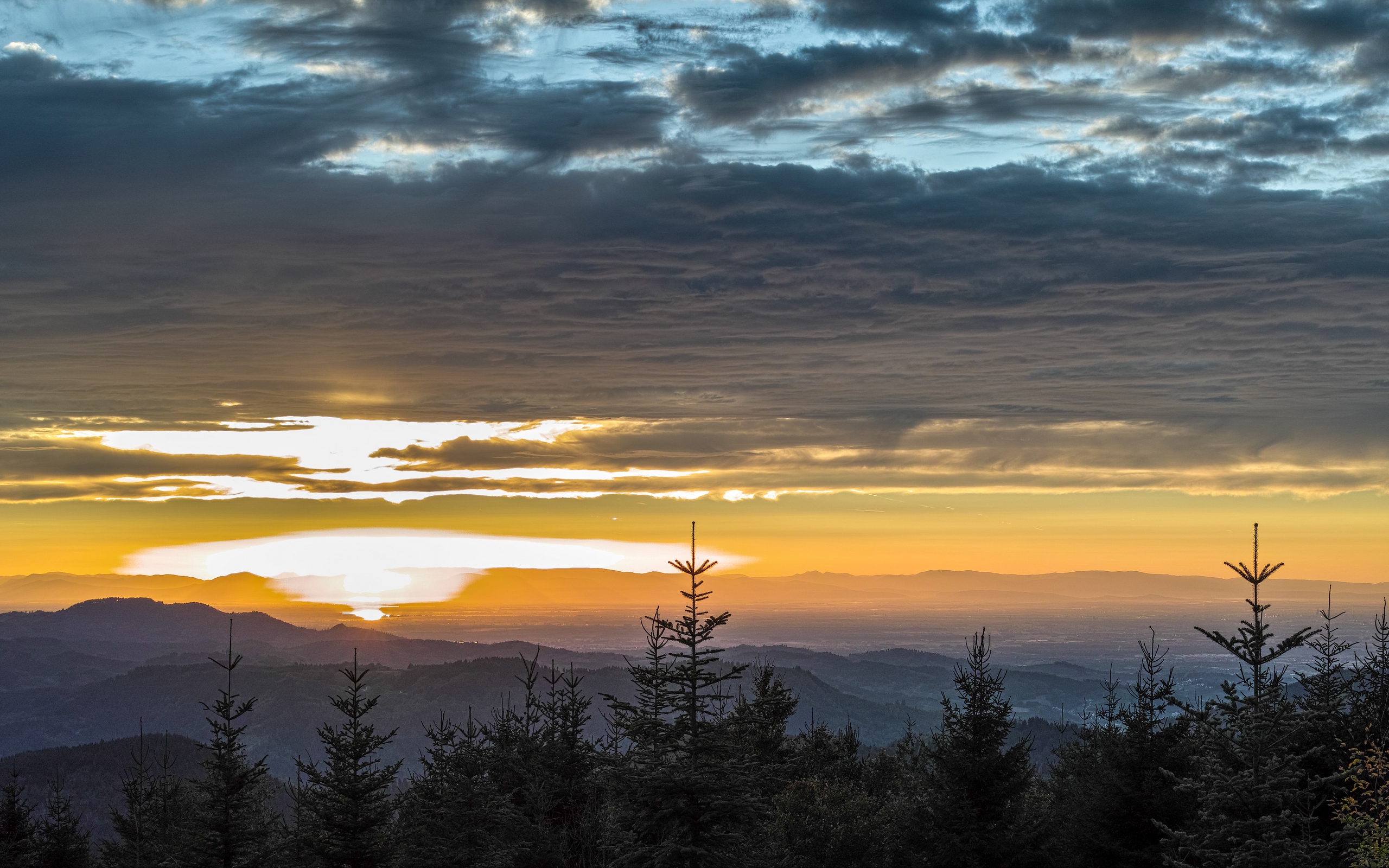 Download wallpapers mountains, horizon, sunset, clouds