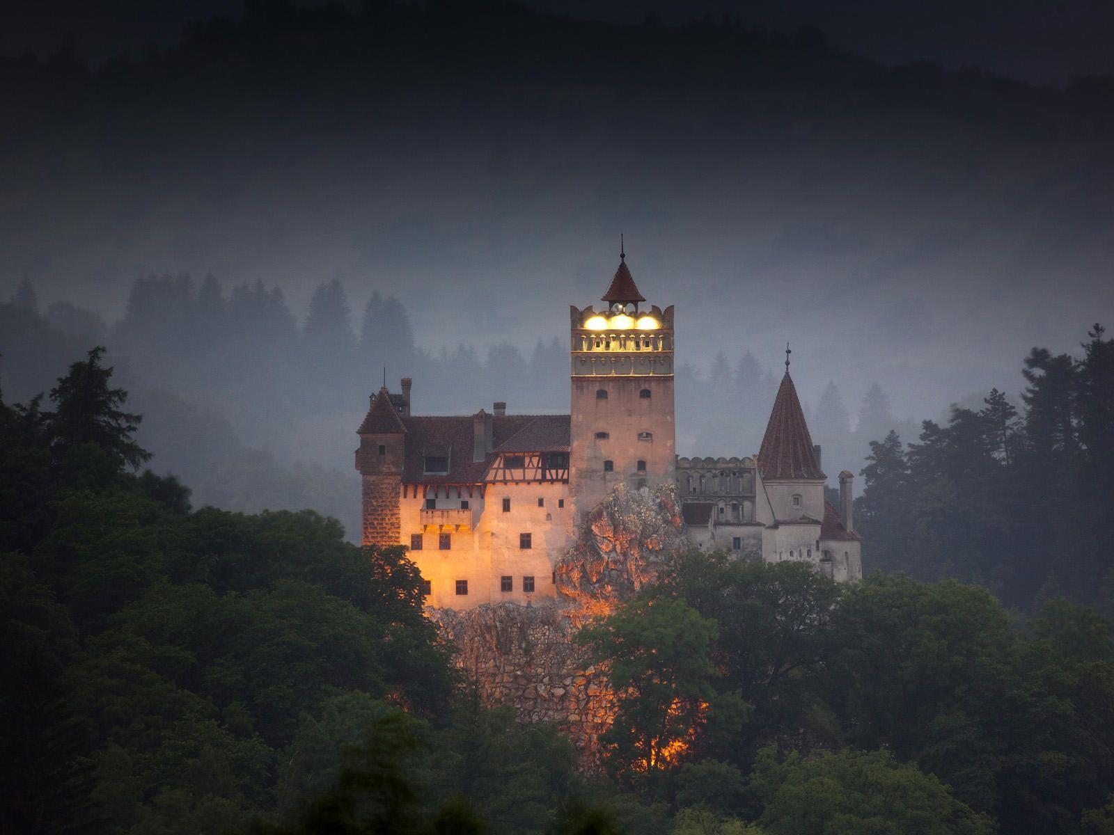 Draculas Castle, Bran, Transylvania, Romania Wallpapers Wallpapers