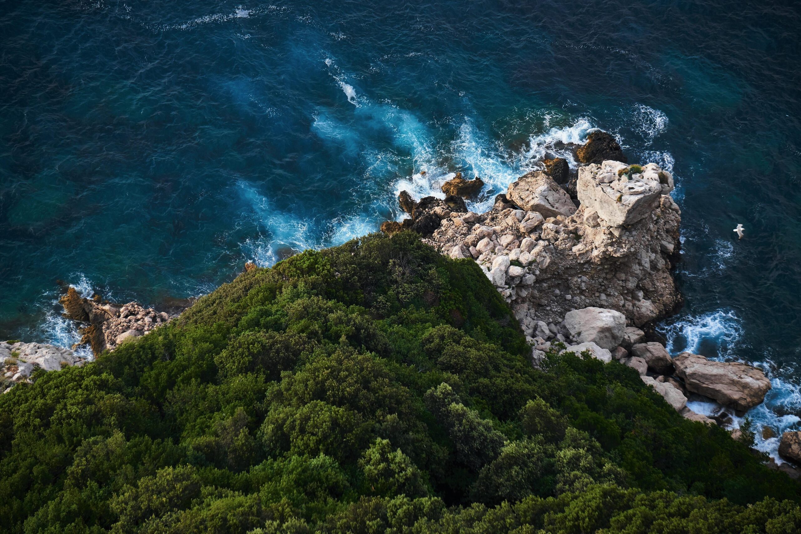 Looking Down on Rocky Shore 4k Ultra HD Wallpapers