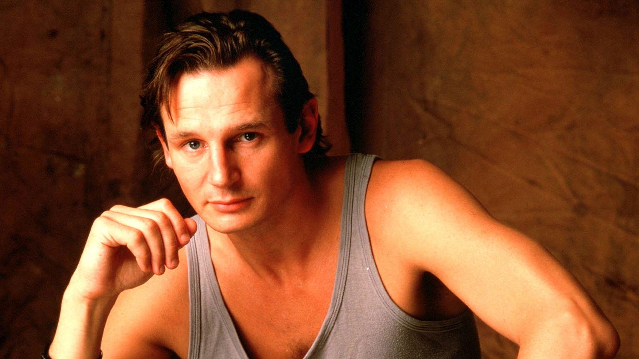 Download Wallpapers Liam neeson, Man, Shirt, Photo shoot