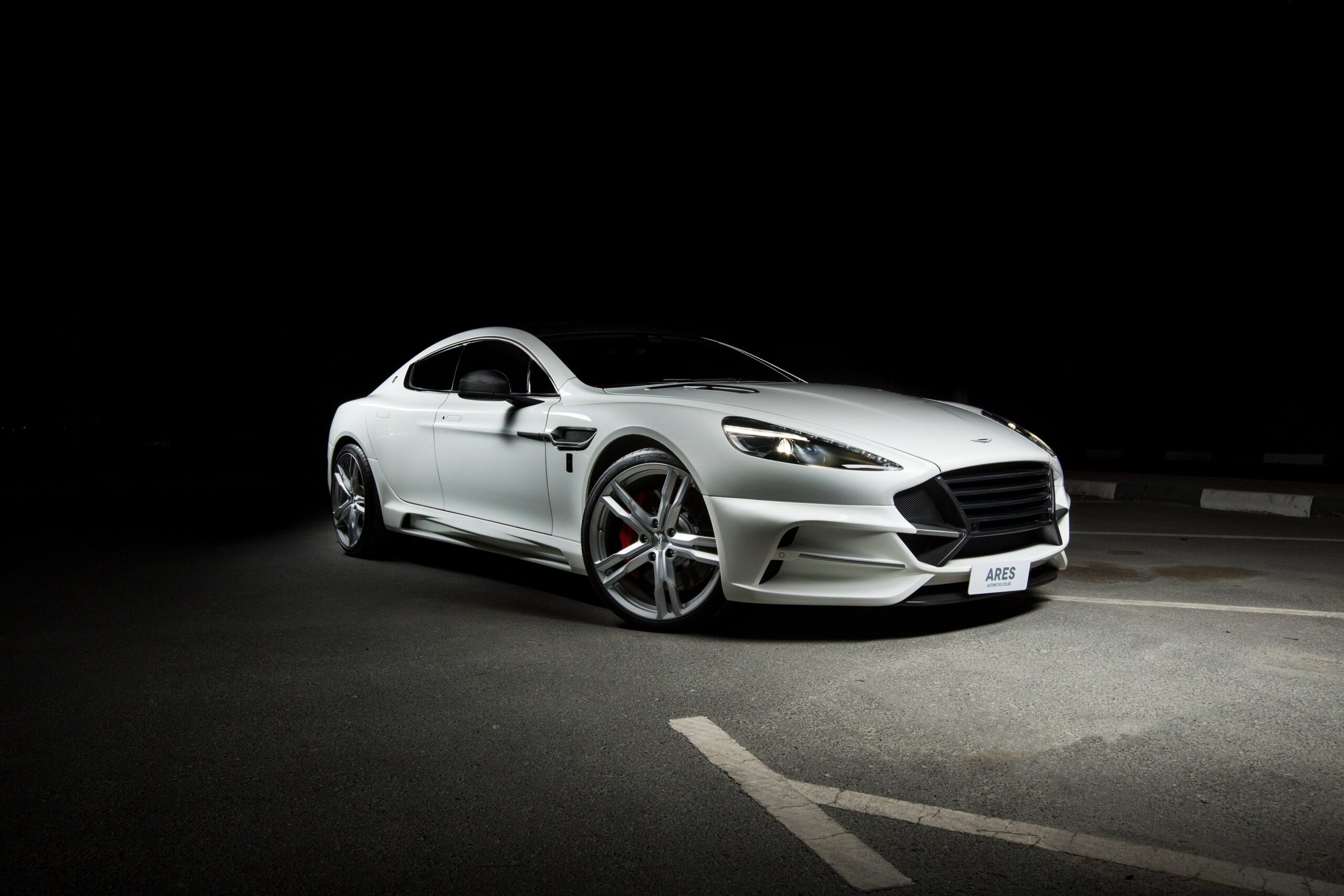 free wallpapers and screensavers for aston martin rapide