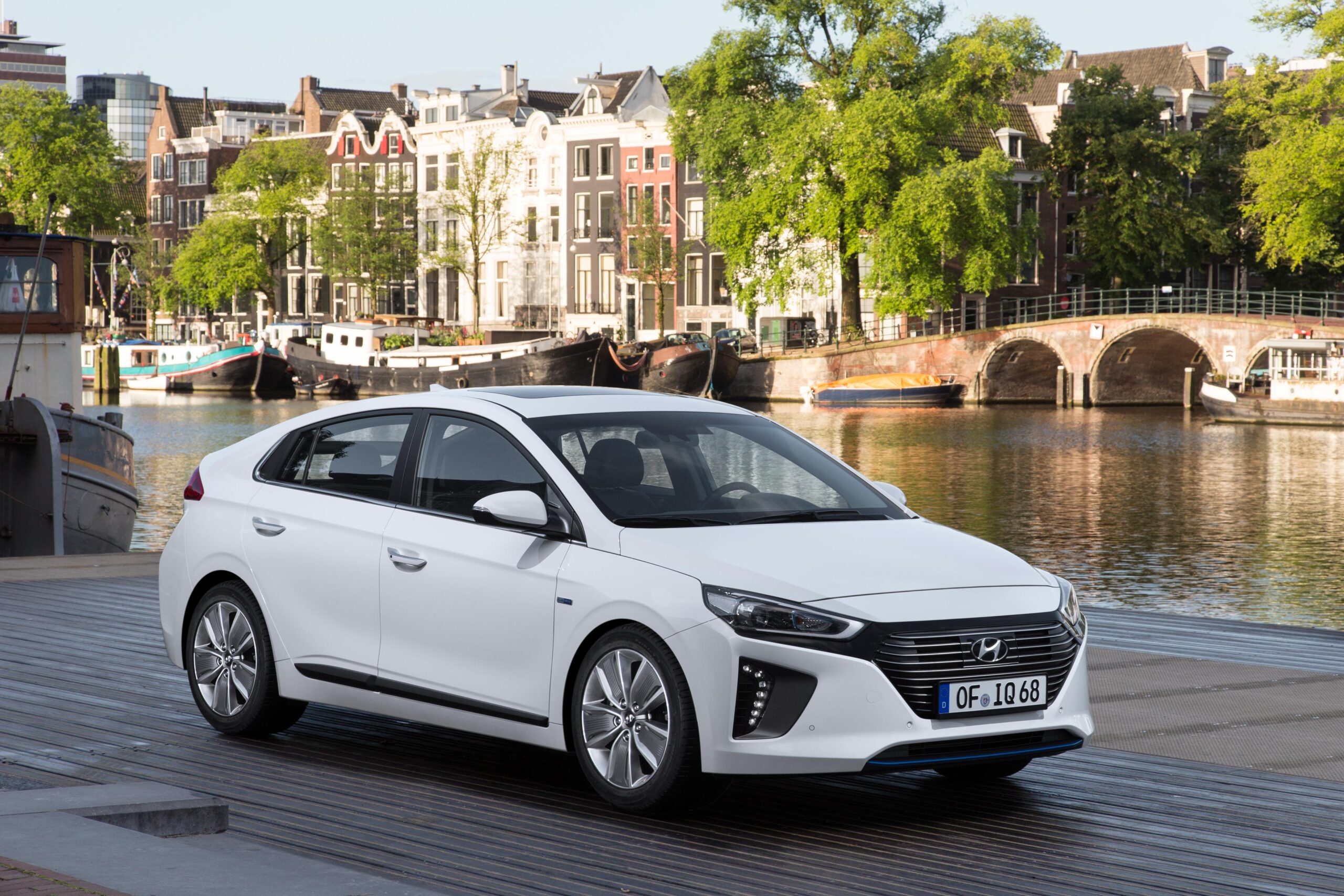 Hyundai IONIQ Hybrid 2016 wallpapers 2018 in Hyundai