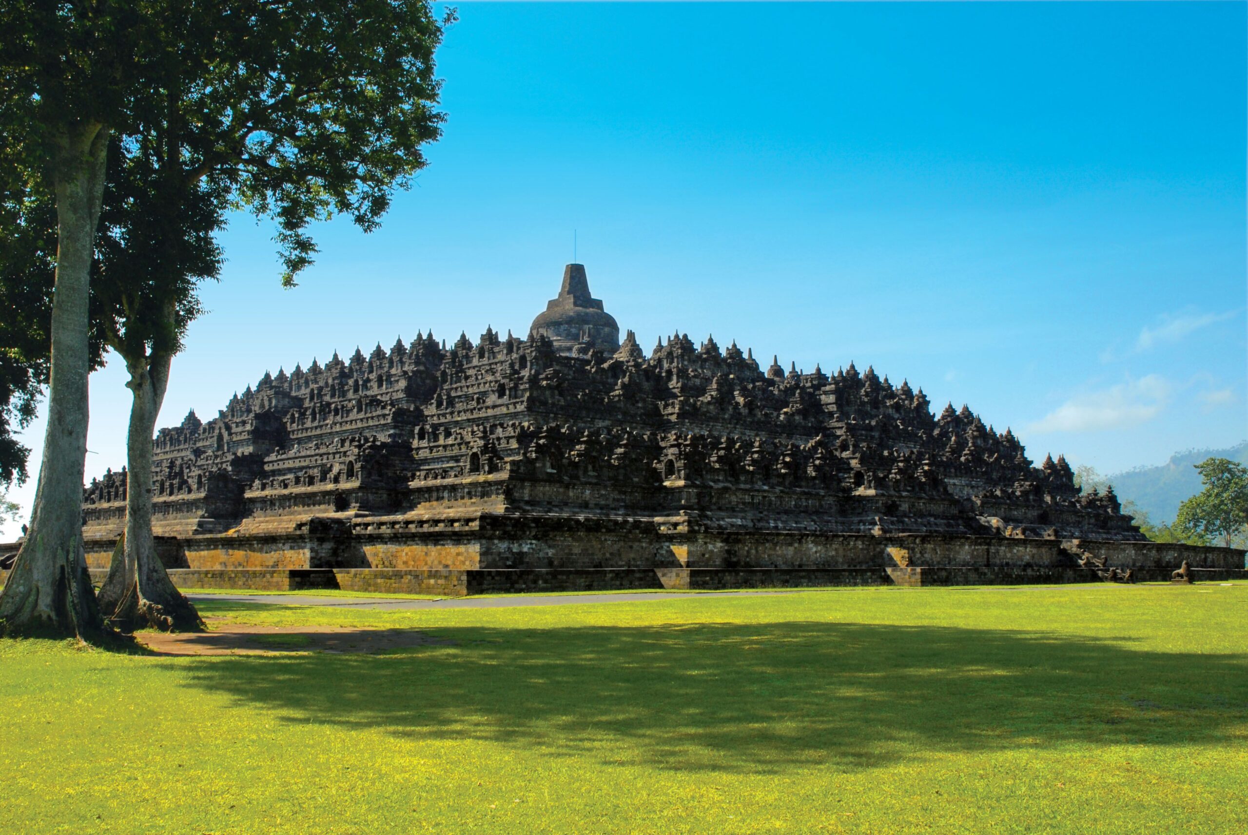 Borobudur Temple With a Beautiful View Photo Picture HD Wallpapers