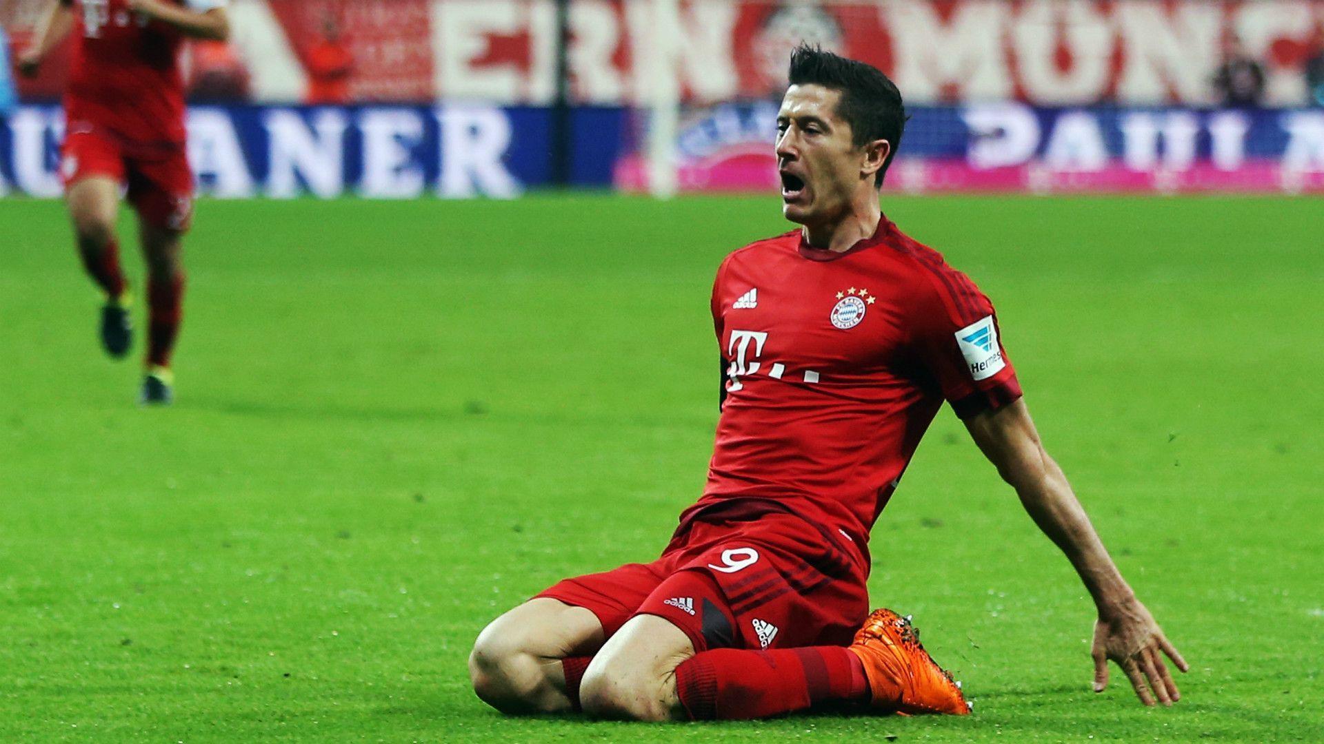 Bayern Munich Robert Lewandowski Sitting On Ground Wallpapers