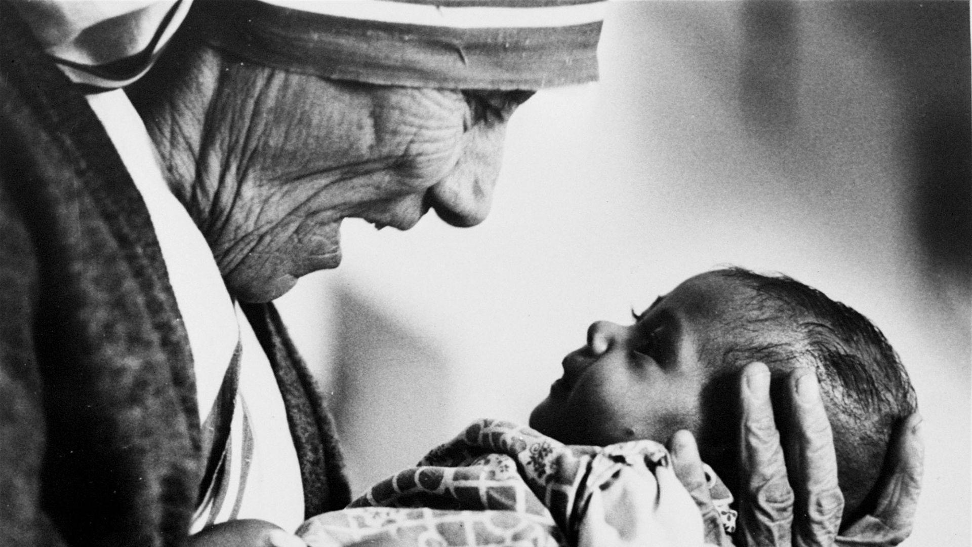 Mother Teresa officially becomes a saint, canonized by Pope Francis