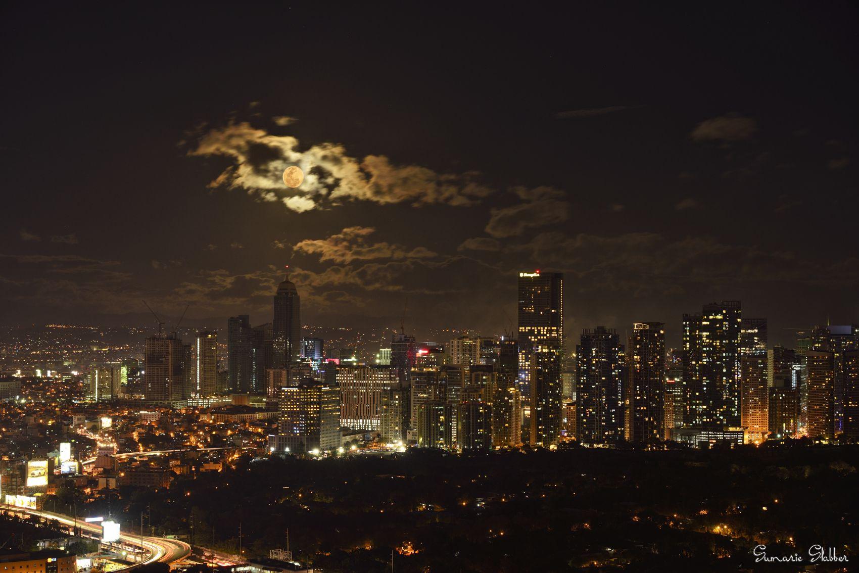 Wallpapers : sumarieslabber, city, Moon, clouds, Manila