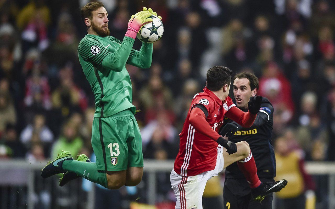 Atletico keeper Oblak out with dislocated shoulder