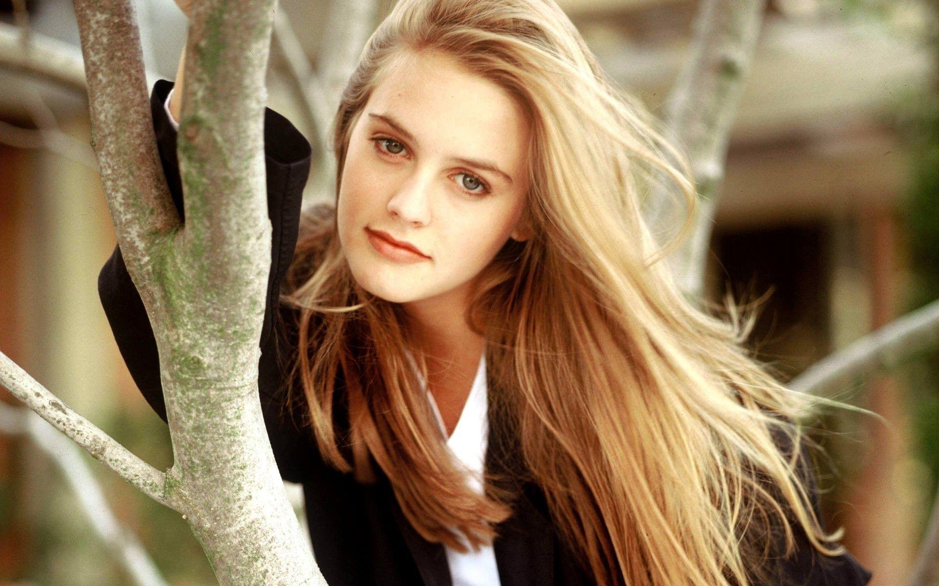 Alicia Silverstone 17018 ~ HDWallSource